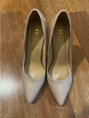 Olivia Patent Leather Pointed-Toe Pumps in Nude